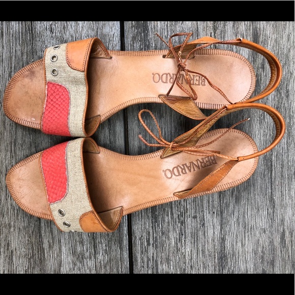 BERNARDO strapping SANDALS low heels 8.5 M - Picture 7 of 7